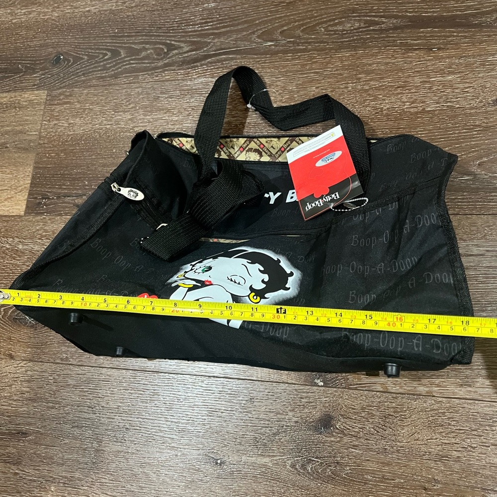 NWT Betty boop duffle bag / weekender travel bag black and white - Picture 10 of 14